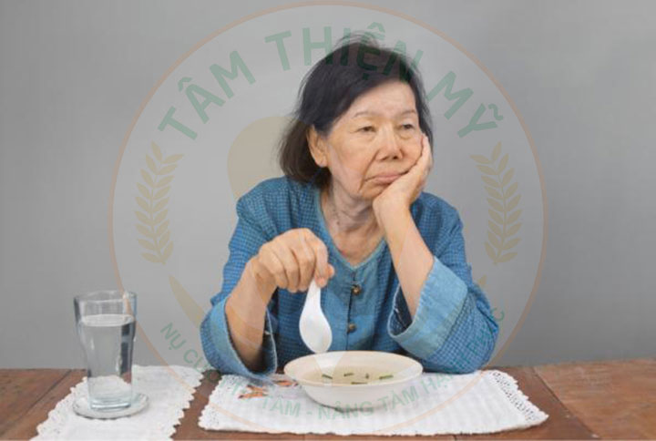 Người già rụng răng - nguyên nhân, cách khắc phục, biện pháp phòng ngừa 9 NGƯỜI GIÀ MẤT RĂNG