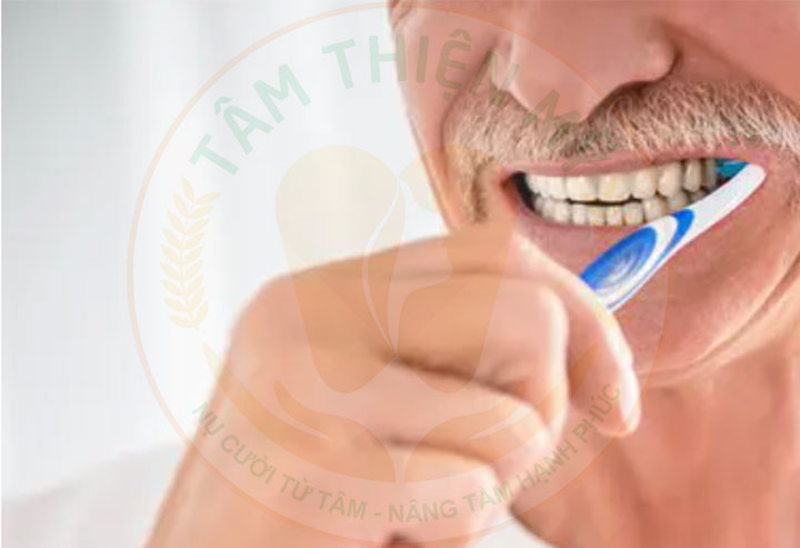 Người già rụng răng - nguyên nhân, cách khắc phục, biện pháp phòng ngừa 4 vệ sinh răng miệng người già