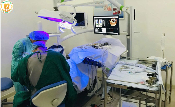 công nghệ cấy ghép implant bằng robot X-Guide