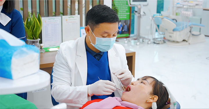 Niềng răng mắc cài kim loại tự buộc