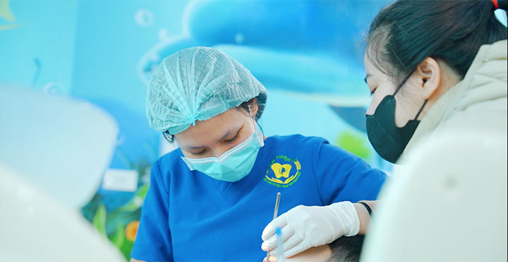 Niềng răng mắc cài kim loại tự buộc