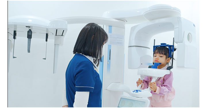 Niềng răng mắc cài kim loại tự buộc